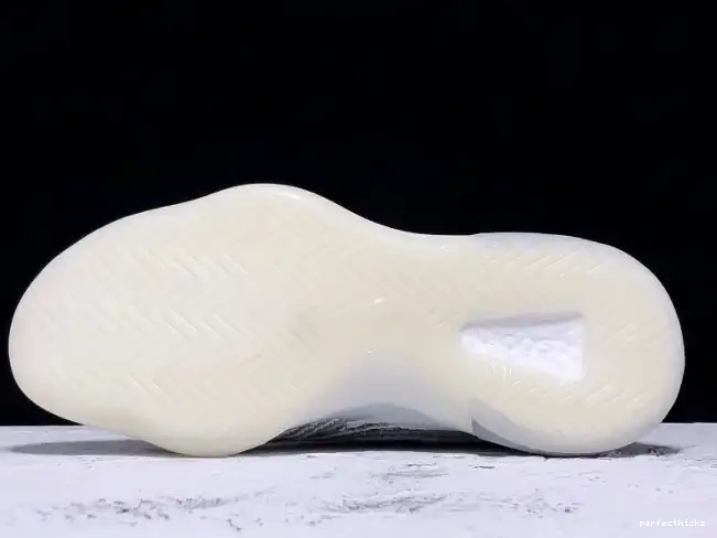 EG1535 Basketball Adidas Quantum Yeezy 0517